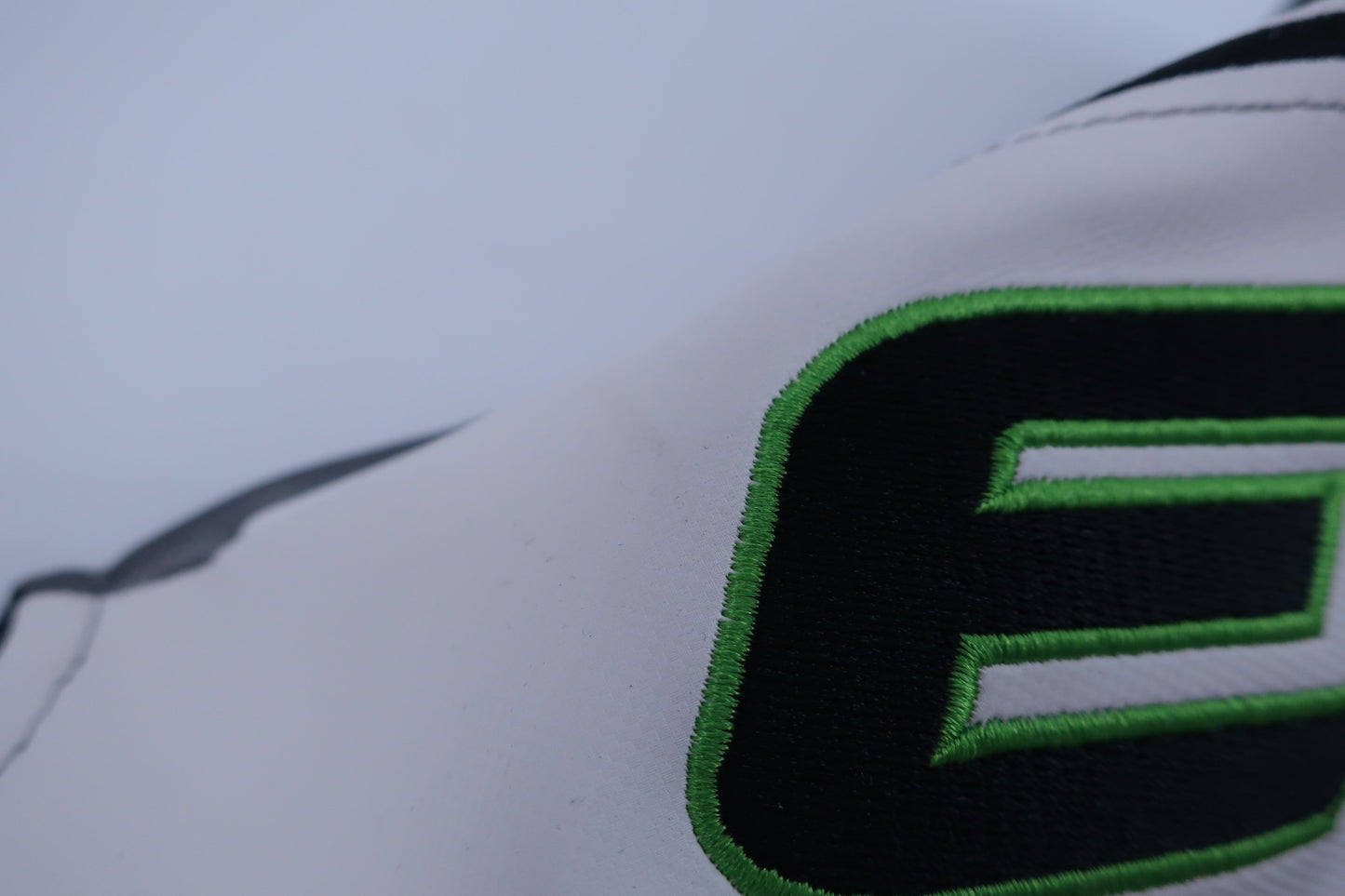 【超美品】Callaway(キャロウェイ) ヘッドカバー 白黒緑 ドライバー用 EPIC ゴルフ用品 2303-0200