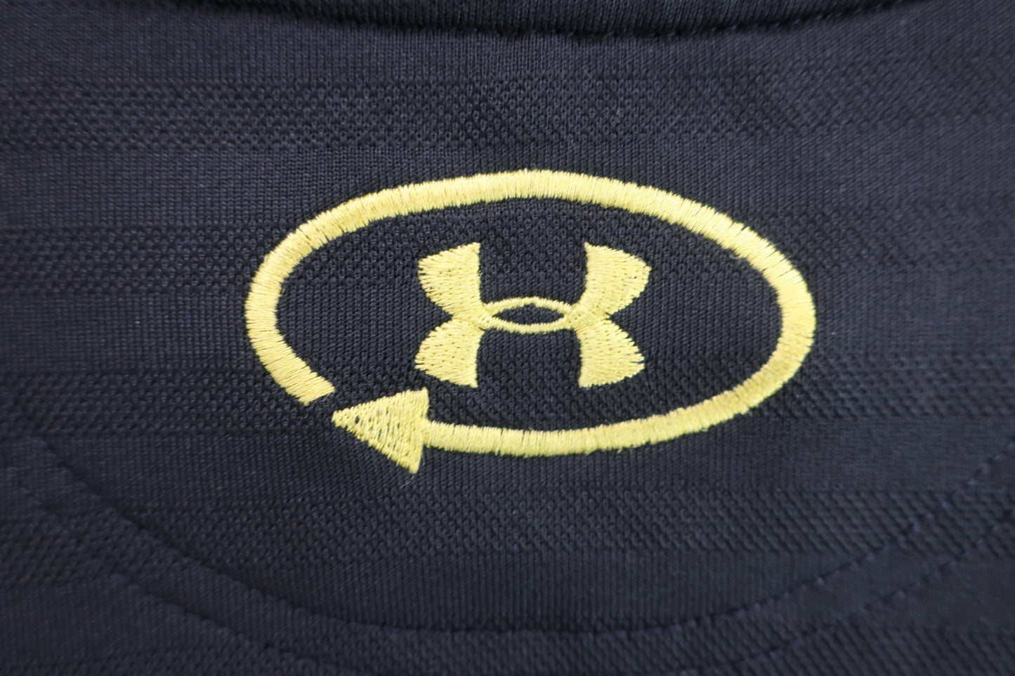 【美品】UNDER ARMOUR(アンダーアーマー) ポロシャツ 黒 メンズ MD ゴルフ用品 2405-0200 中古