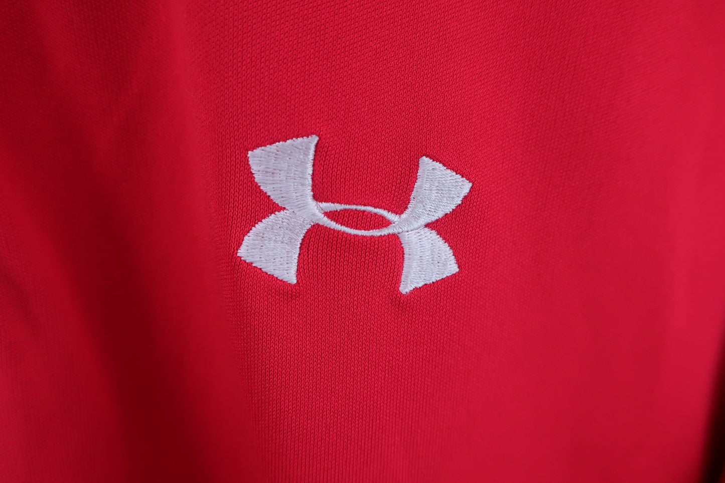 【美品】UNDER ARMOUR(アンダーアーマー) ポロシャツ 赤 メンズ MD ゴルフ用品 2408-0208 中古