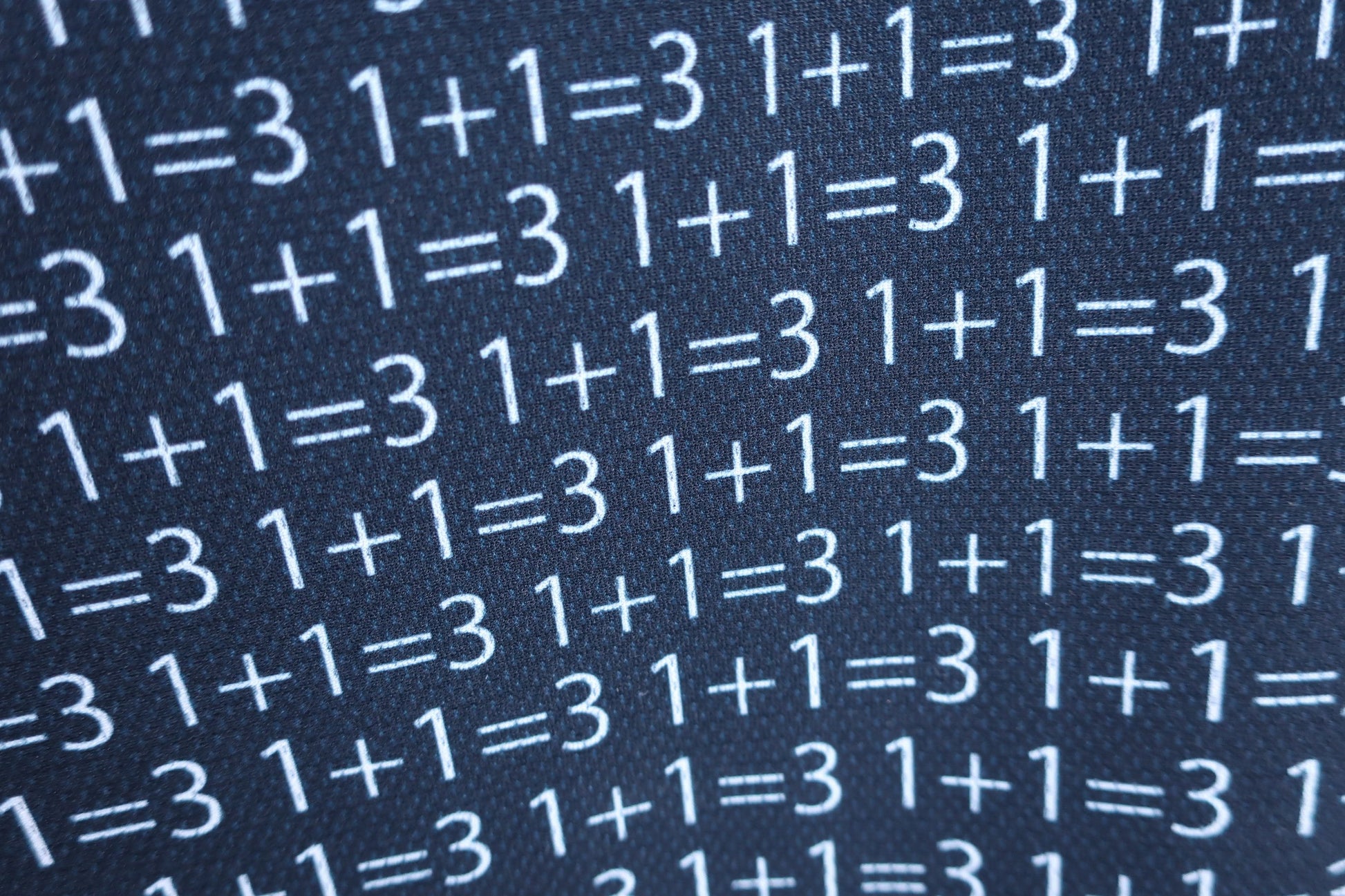 1PIU1UGUALE3(ウノピゥウノウグァーレトレ) 半袖モックネックシャツ ネイビー総柄 メンズ ? A-3