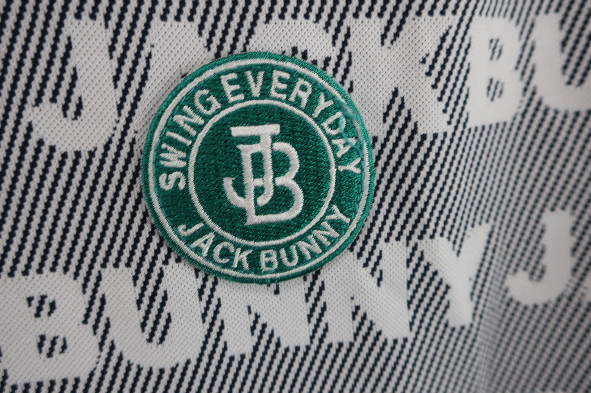 Jack Bunny(ジャックバニー) 半袖ハーフジップシャツ 白黒ロゴ柄 レディース 2 263-1167438 A-2