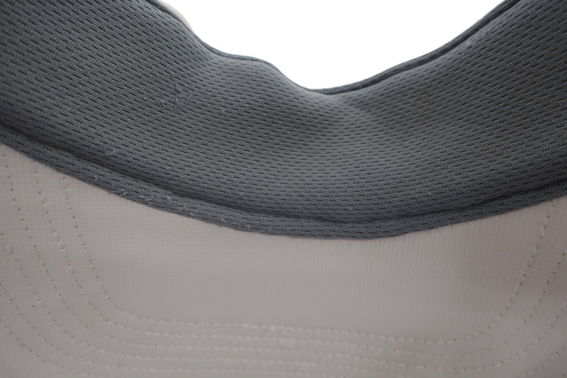 UNDER ARMOUR(アンダーアーマー) サンバイザー 白 メンズ フリーサイズ B-9