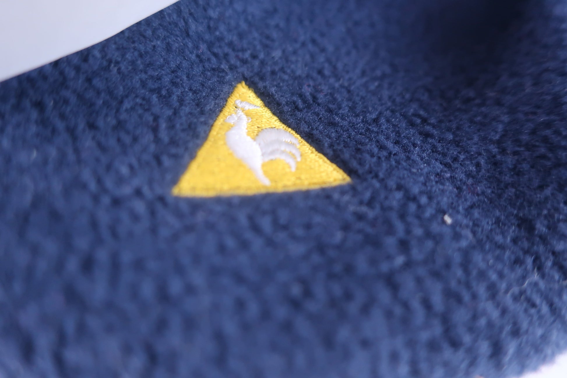 le coq sportif(ルコックスポルティフ) ニット帽 白ネイビーロゴ柄 レディース F B-7