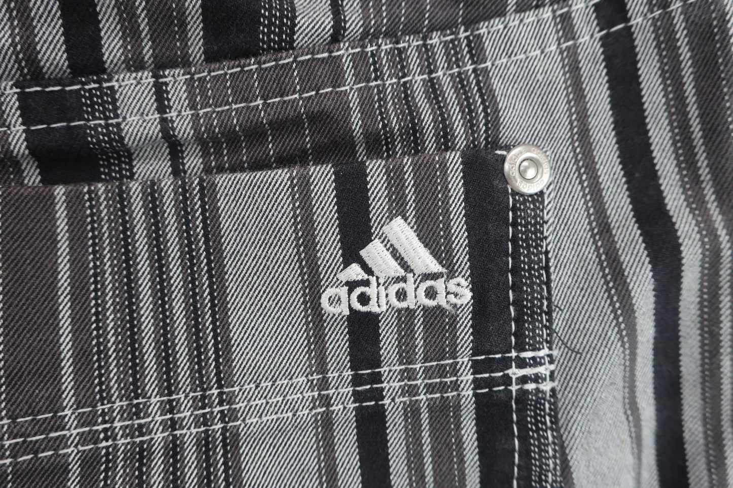 adidas(アディダス) ショートパンツ グレー黒ストライプ レディース M A-4