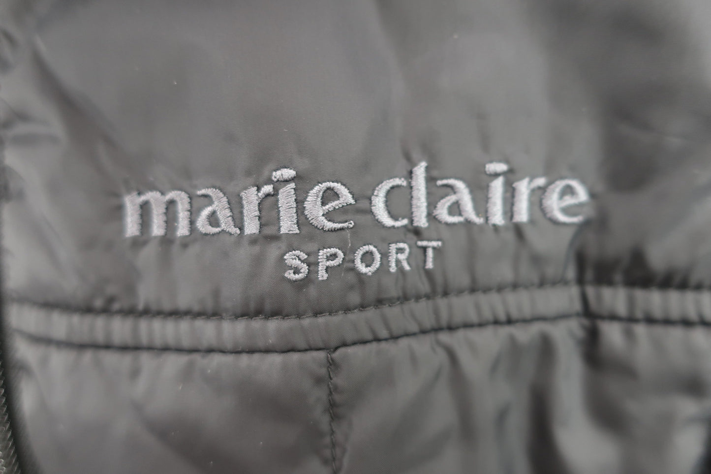 marie claire sport(マリ・クレール・スポーツ) ナイロンベストワンピース 黒 レディース M A-2