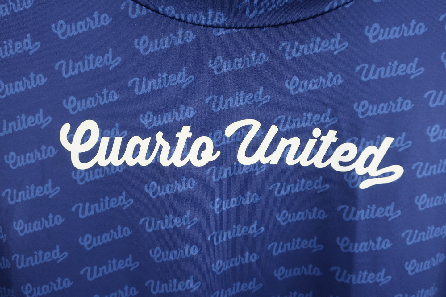 Cuarto UNITED(クアルトユナイテッド) 半袖モックネックシャツ 青ロゴ柄 レディース XL A