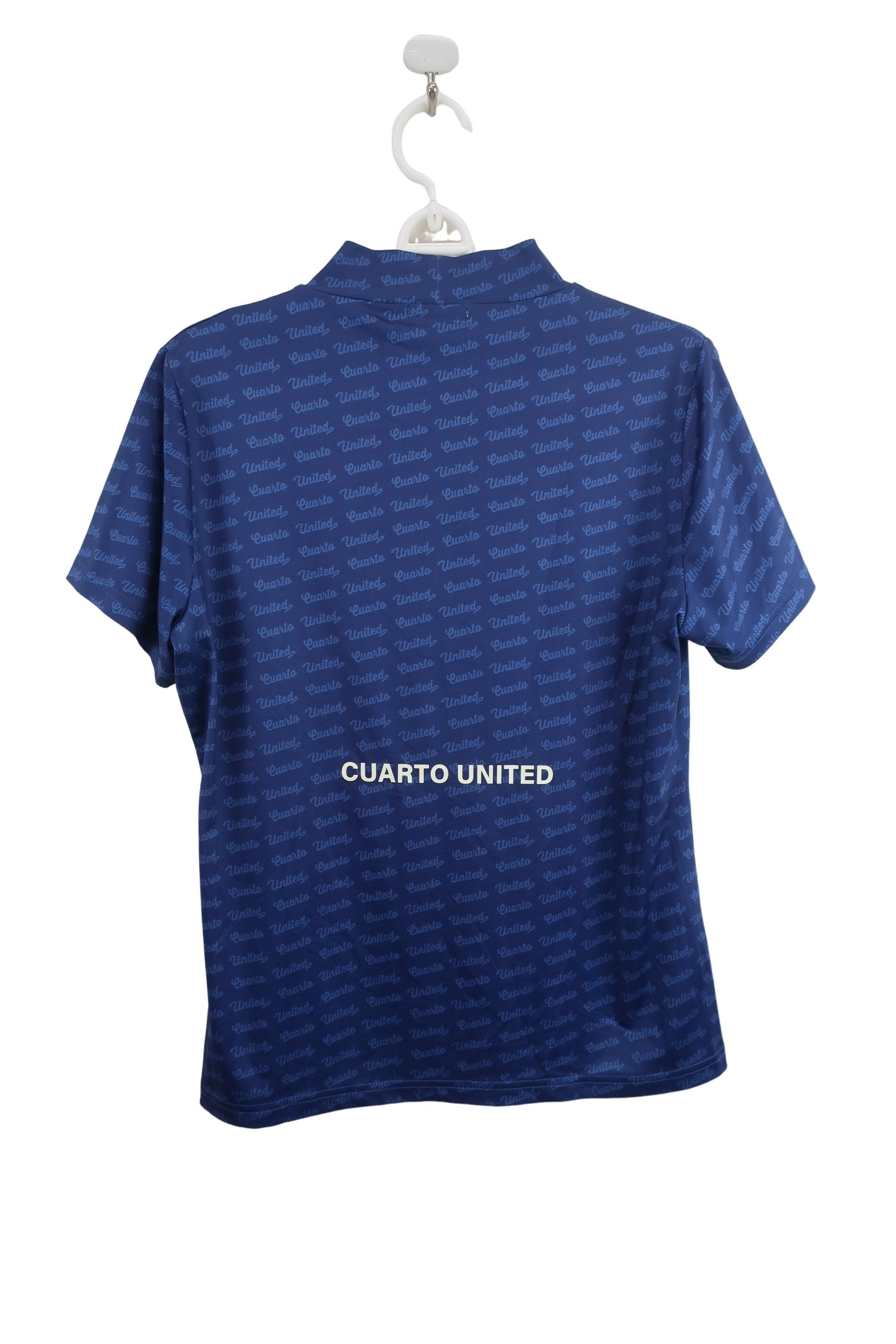 Cuarto UNITED(クアルトユナイテッド) 半袖モックネックシャツ 青ロゴ柄 レディース XL A