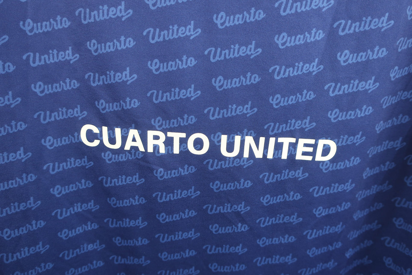 Cuarto UNITED(クアルトユナイテッド) 半袖モックネックシャツ 青ロゴ柄 レディース XL A