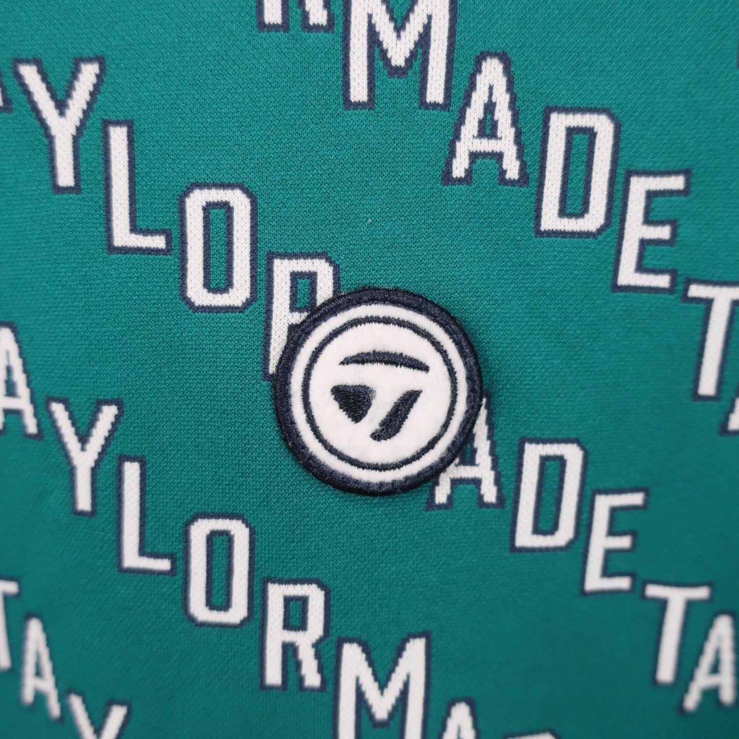 TaylorMade(テーラーメイド) 長袖モックネックシャツ 緑ロゴ文字柄 レディース M A