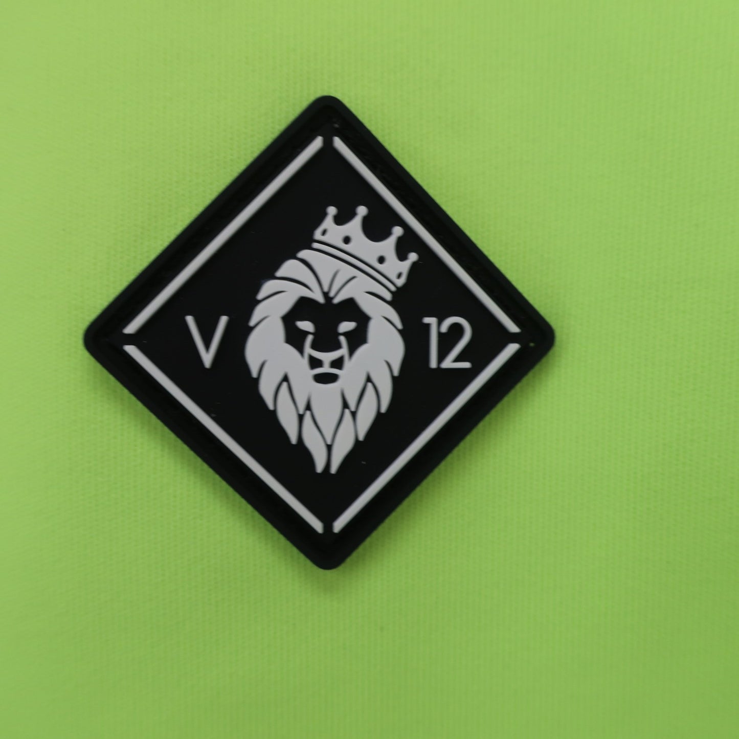 V12(ヴィトゥエルブ) 半袖モックネックシャツ ネオンイエロー レディース 0 B