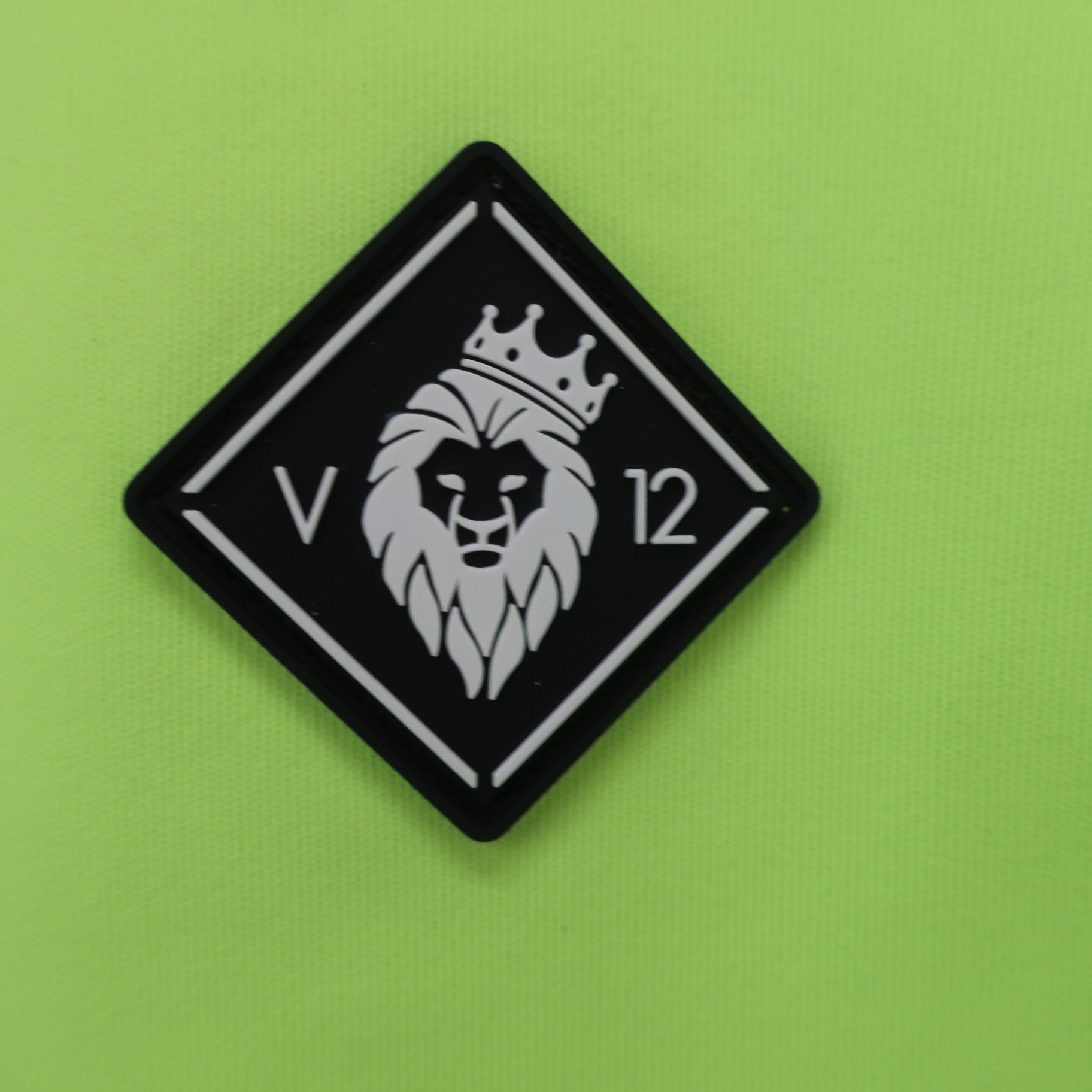 V12(ヴィトゥエルブ) 半袖モックネックシャツ ネオンイエロー レディース 0 B