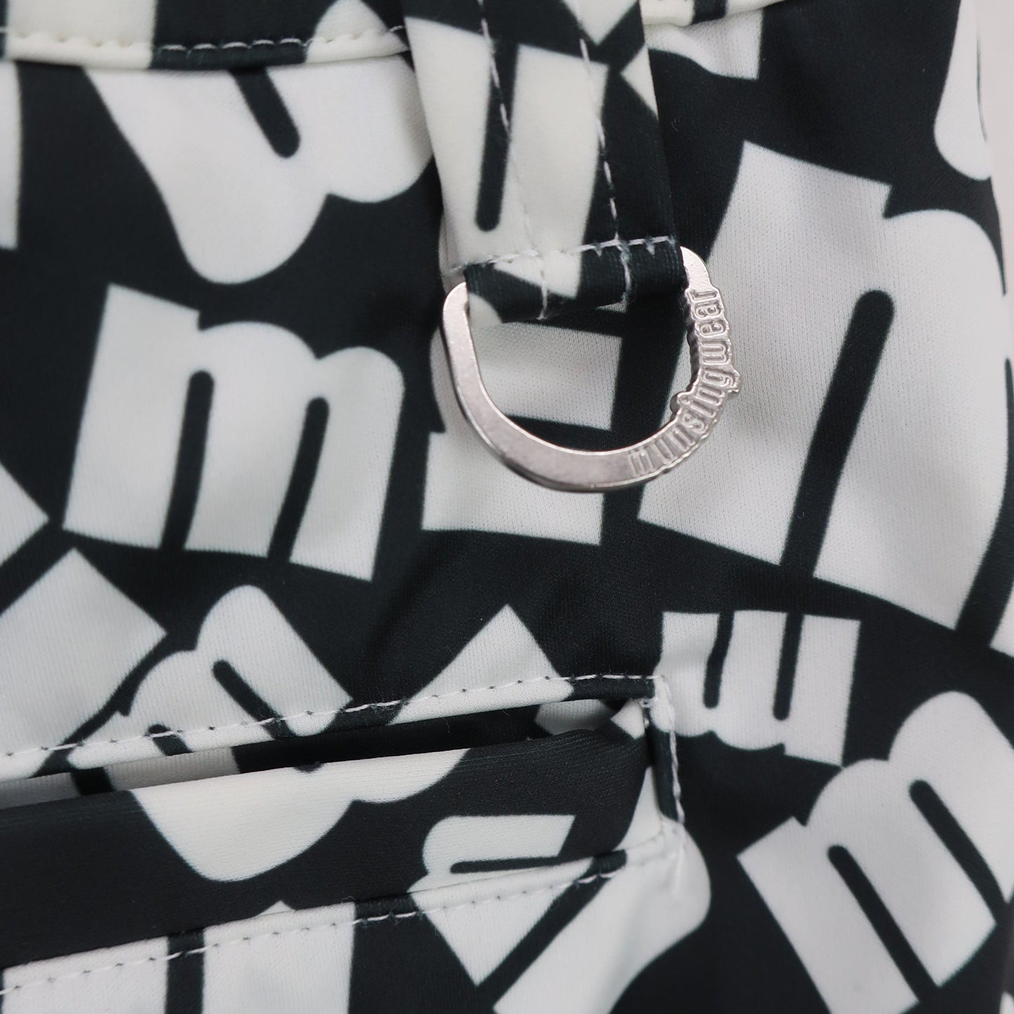 Munsingwear(マンシングウェア) スカート 黒白ロゴ文字柄 レディース 7 A