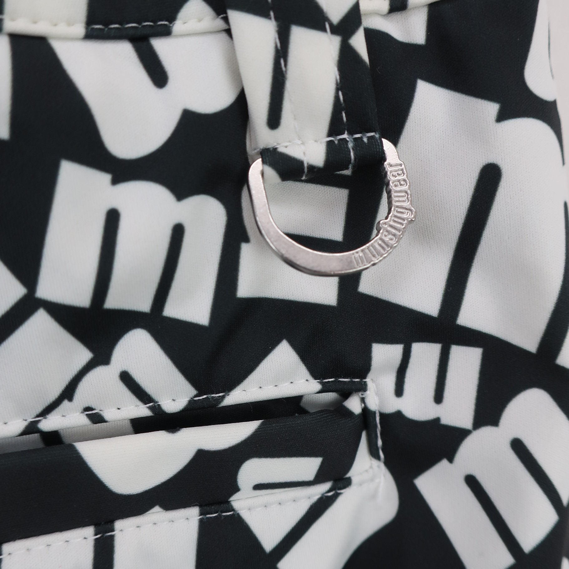 Munsingwear(マンシングウェア) スカート 黒白ロゴ文字柄 レディース 7 A