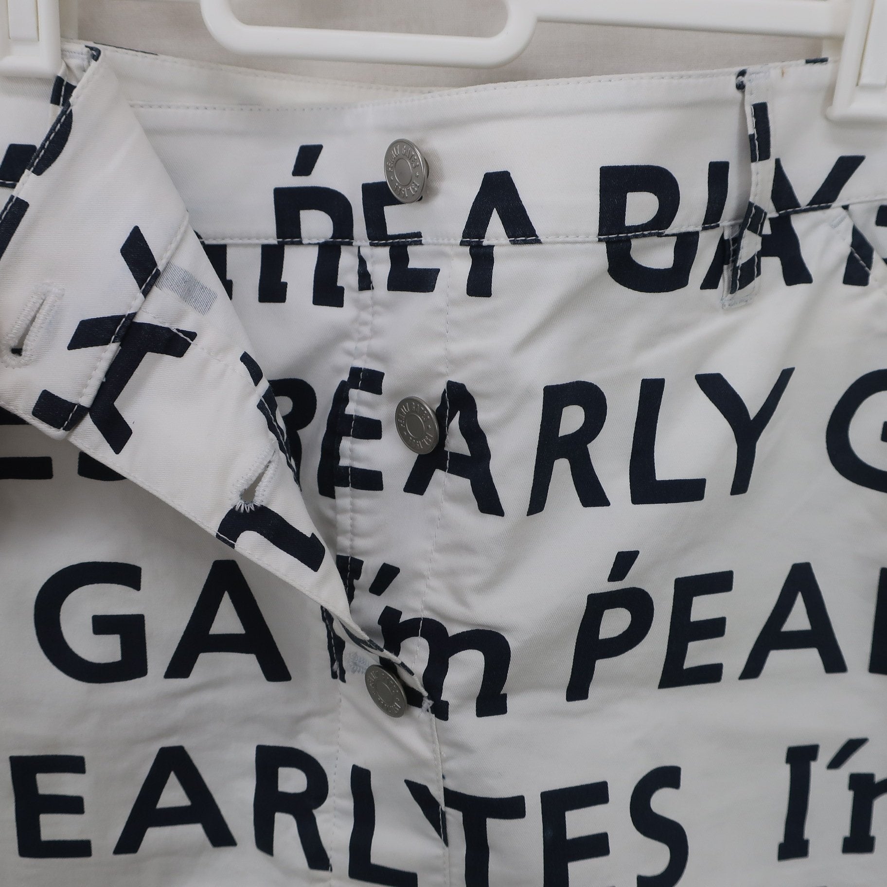 PEARLY GATES(パーリーゲイツ) スカート 白ネイビー文字柄 レディース 2 055-9134316 A