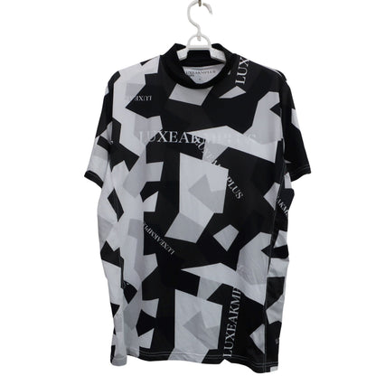 LUXEAKMPLUS(リュクスエイケイエムプラス) 半袖モックネックシャツ 白黒総柄 メンズ M S