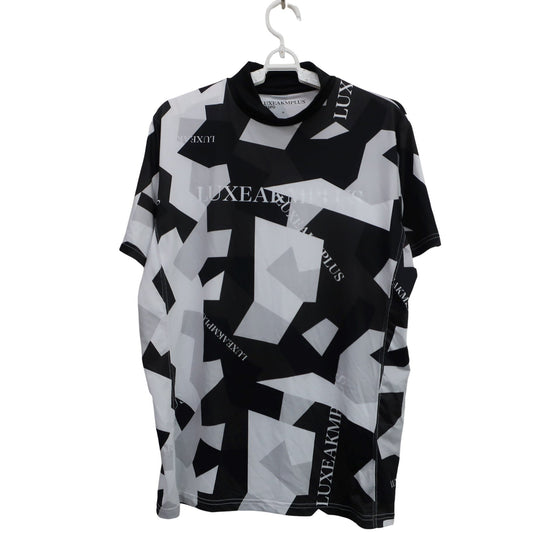 LUXEAKMPLUS(リュクスエイケイエムプラス) 半袖モックネックシャツ 白黒総柄 メンズ M S