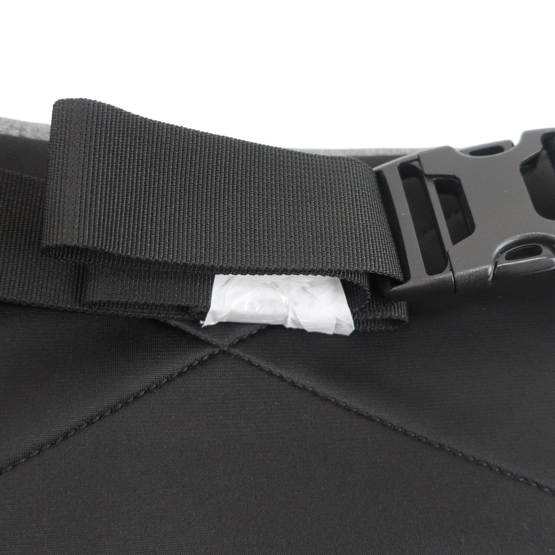 UNDER ARMOUR(アンダーアーマー) ボディバッグ グレー フリーサイズ 1363303 N