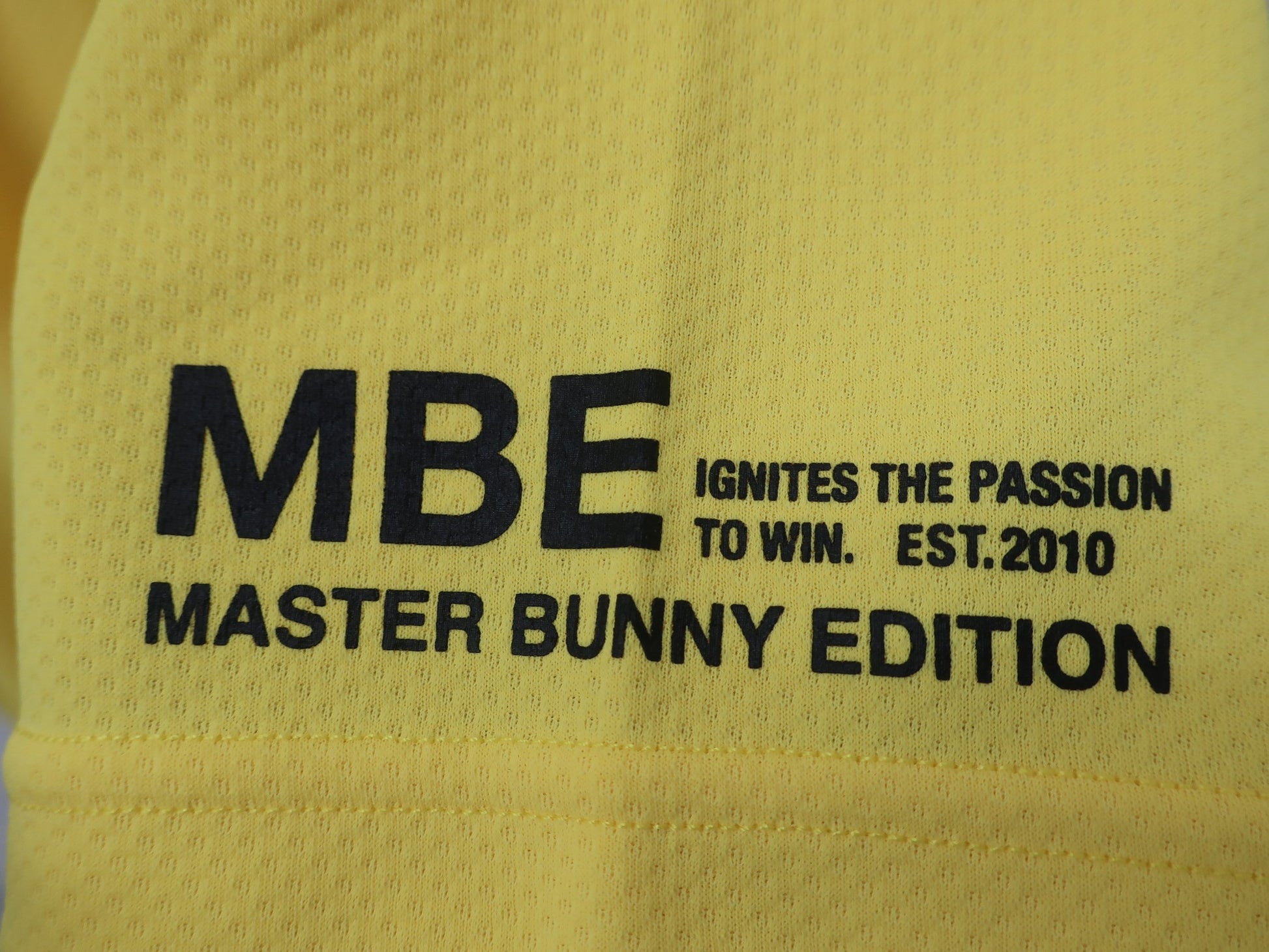 MASTER BUNNY EDITION(マスターバニーエディション) フード付モックシャツ 黄色 メンズ 4 758-3267601 N