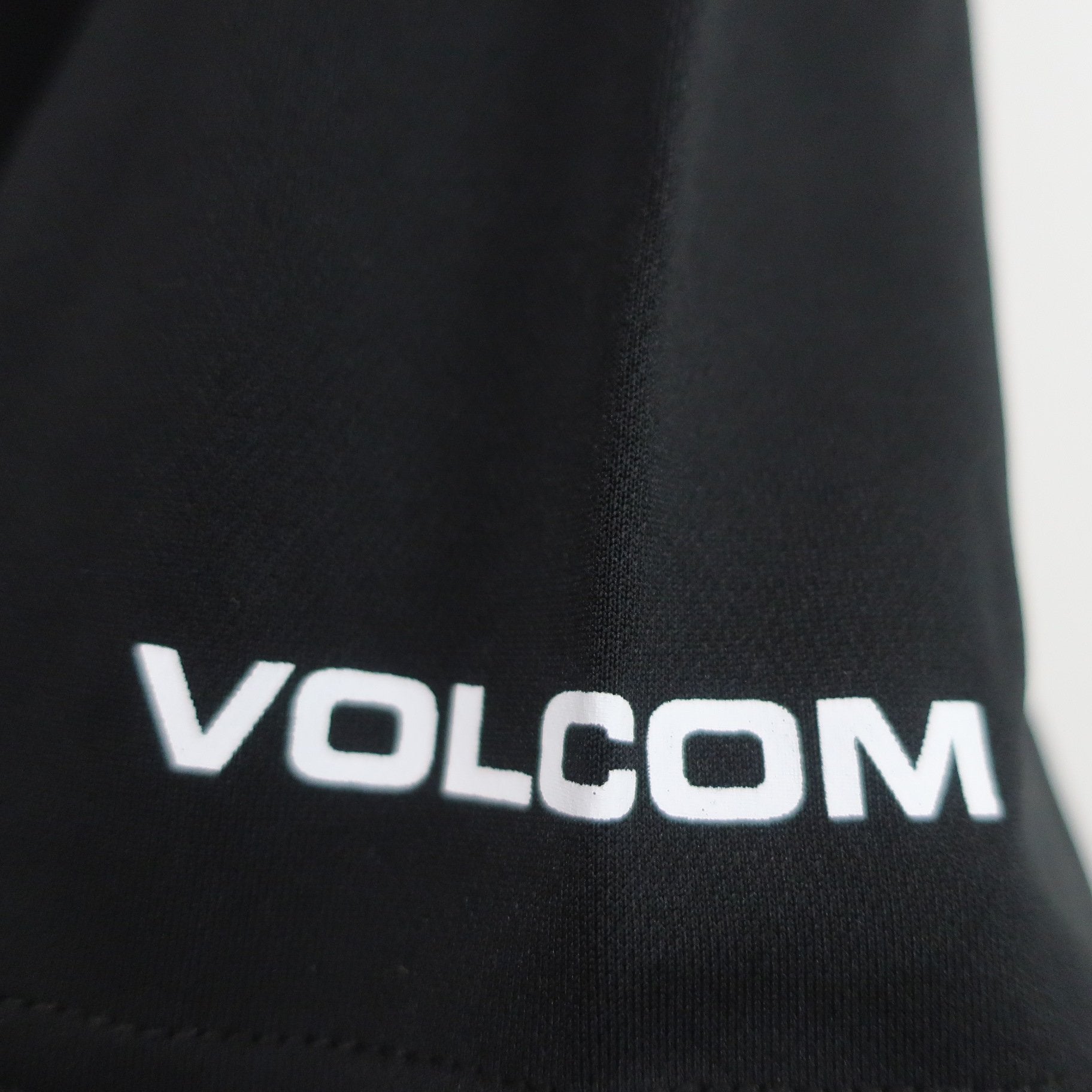 VOLCOM 半袖モックネックシャツ 黒 メンズ S N