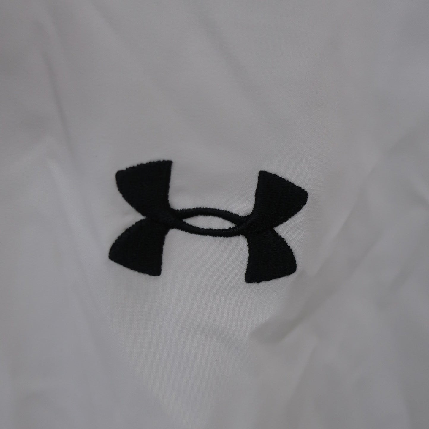 UNDER ARMOUR(アンダーアーマー) ハーフジップウィンドブレーカー 白 メンズ MD B