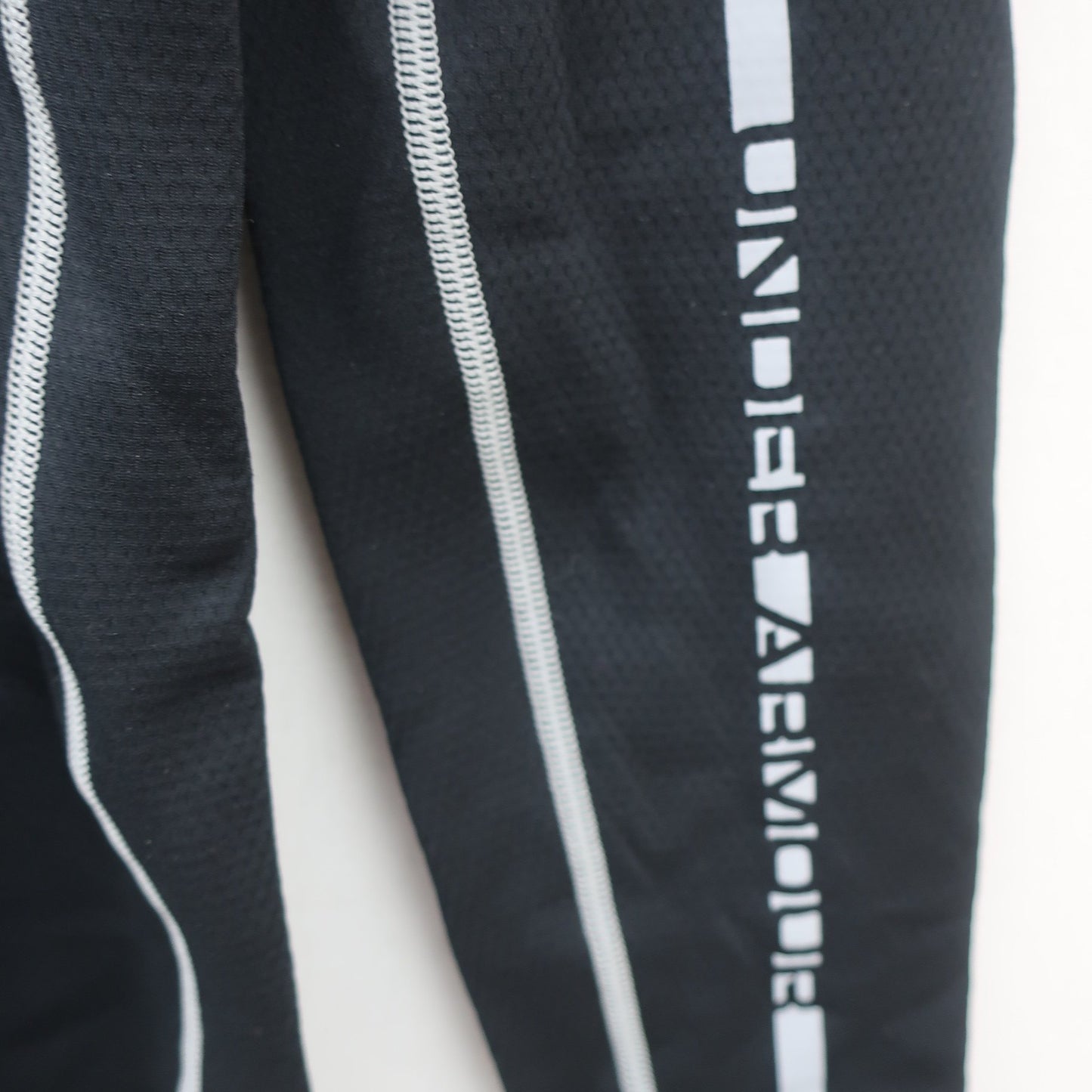 UNDER ARMOUR(アンダーアーマー) ハイネックシャツ 黒 メンズ MD A