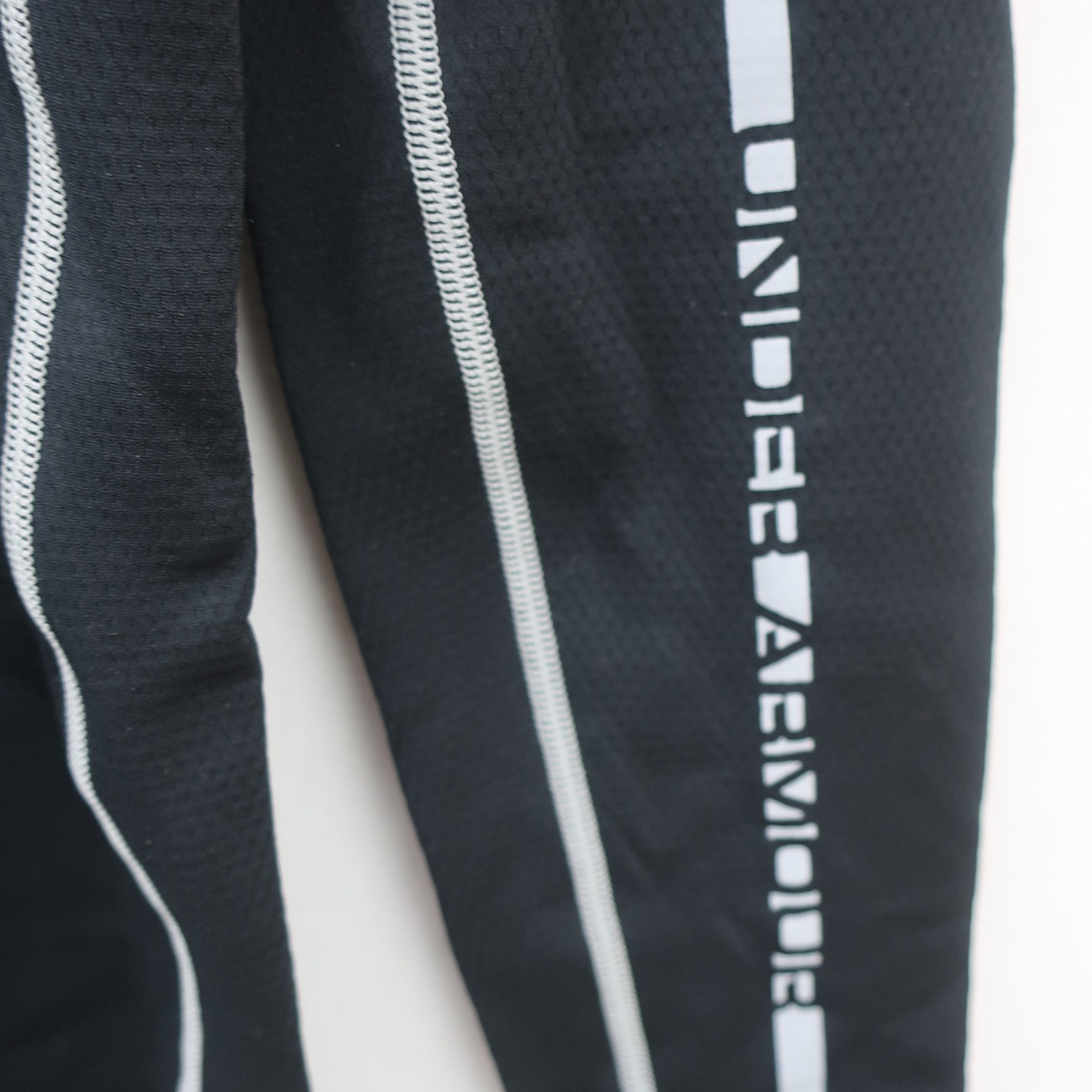 UNDER ARMOUR(アンダーアーマー) ハイネックシャツ 黒 メンズ MD A