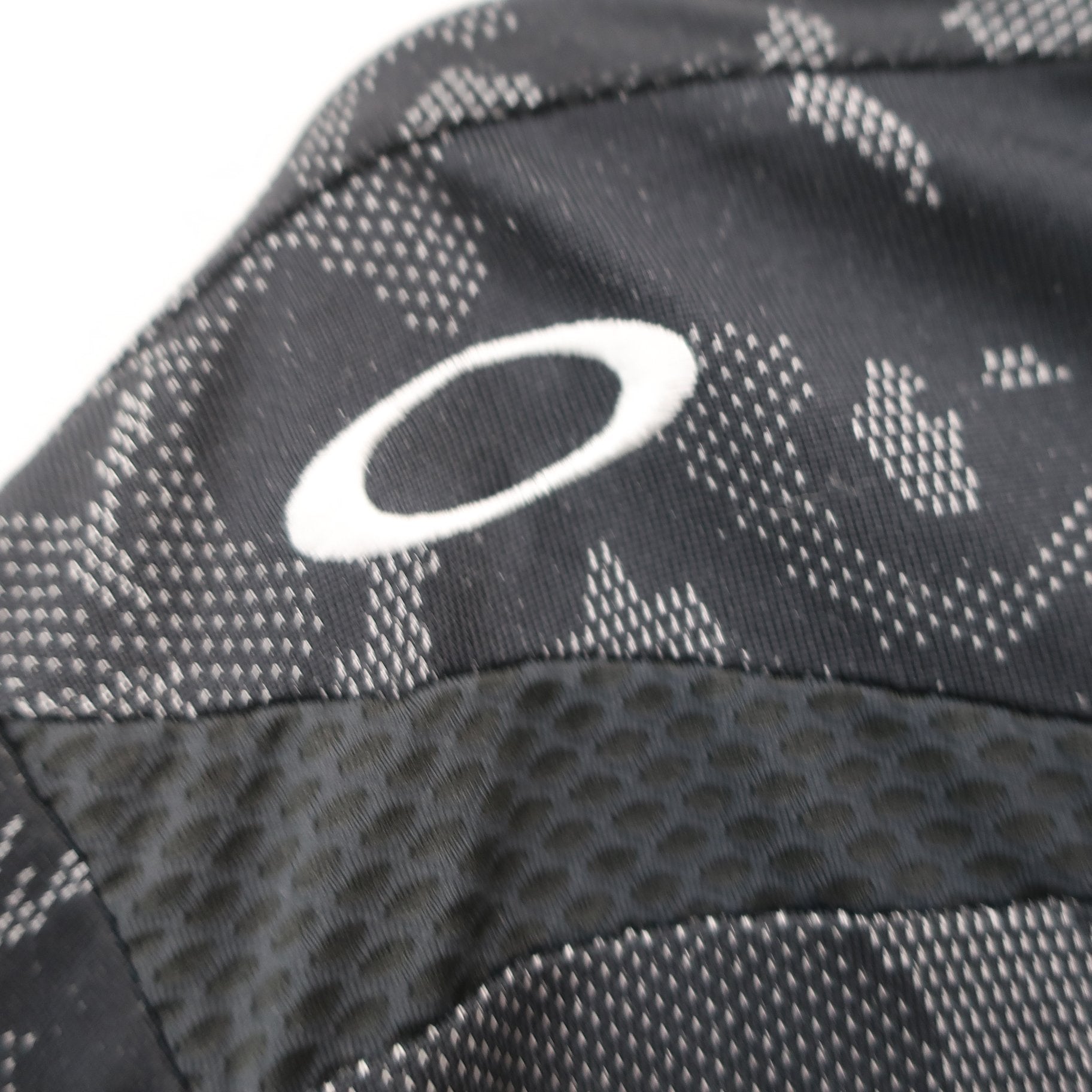 OAKLEY(オークリー) ポロシャツ 黒総柄 メンズ M A